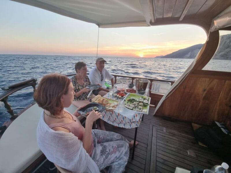 From La Spezia: Cinque Terre Boat Tour with Lunch and Wine - Key points / takeaways