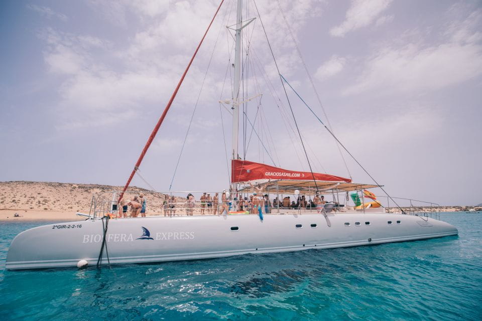 From Lanzarote: Sailing Day Trip Around La Graciosa - Itinerary and Experience