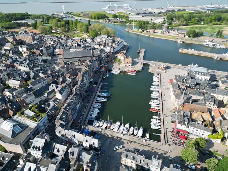 From Le Havre: Seaside Charms Honfleur and Deauville - Transitioning to Deauville: From Artistic Harbor to Luxury Seaside