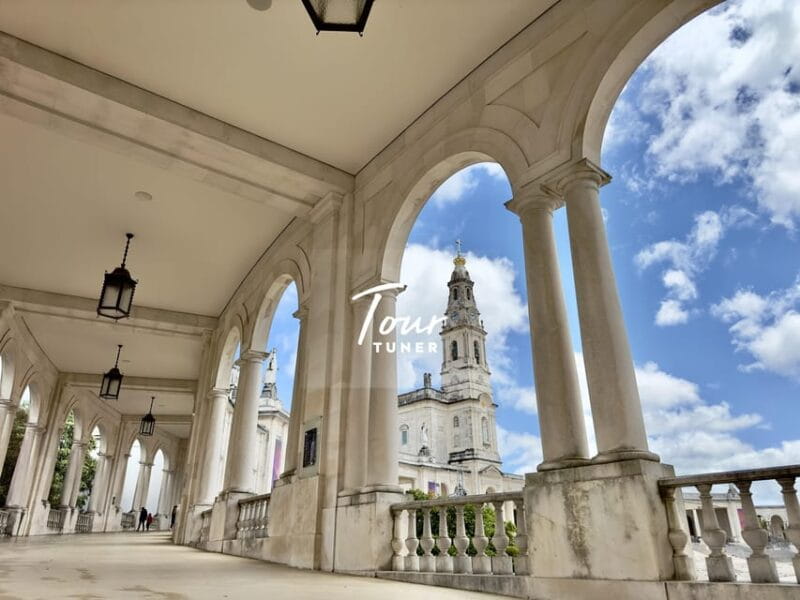 From Lisbon: Fátima, Nazaré, and Óbidos. Private Tour - Óbidos: A Step into Portugal’s Medieval Past