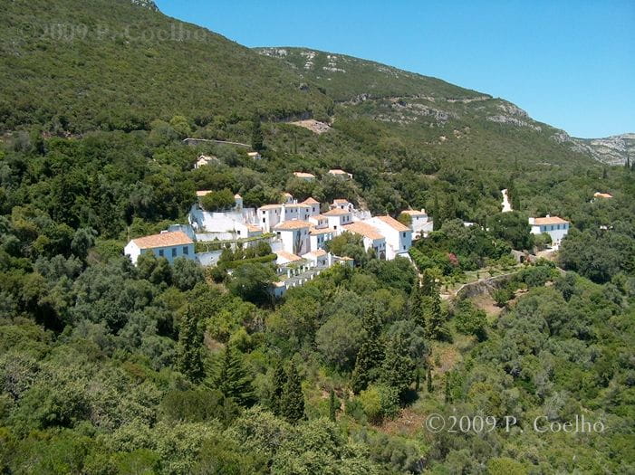 From Lisbon to Arrábida: Hidden Treasures & Blue Coast - Castelo De Sesimbra: a Scenic Photo Stop