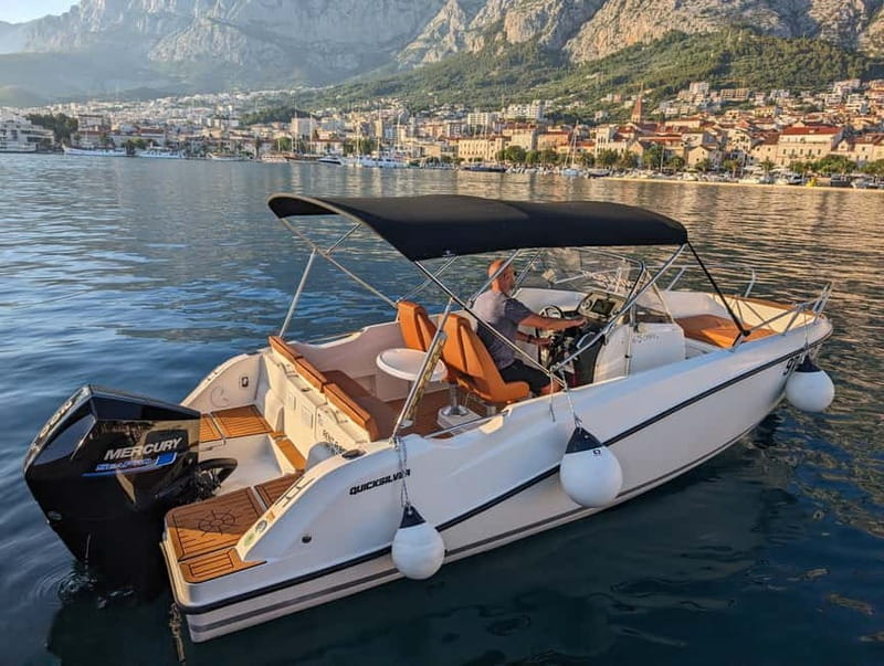 From Makarska: Blue Lagoon with charming villages of Brac - Pucisca: Limestone, Charm, and Artistry