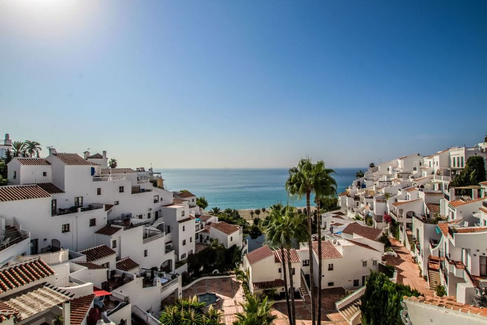 From Málaga / Costa Del Sol: Trip to Nerja & Frigiliana - Exploring Nerja