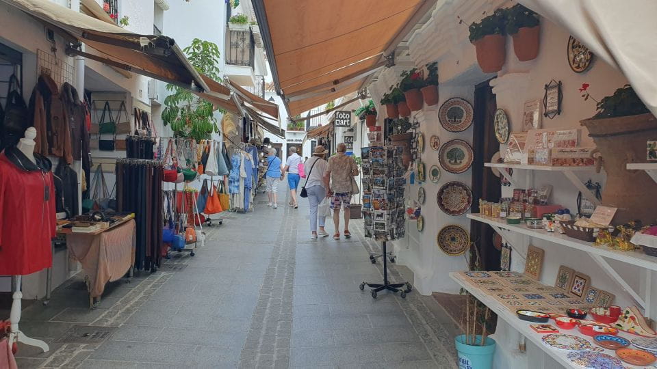 From Málaga: Marbella, Mijas, and Puerto Banús Guided Tour - Key Points