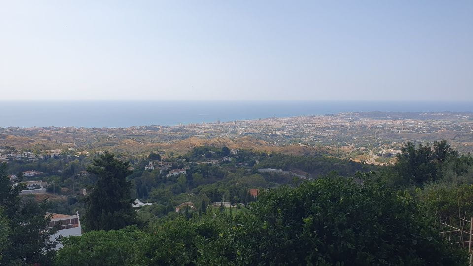 From Málaga: Marbella, Mijas, and Puerto Banús Guided Tour - Itinerary Highlights