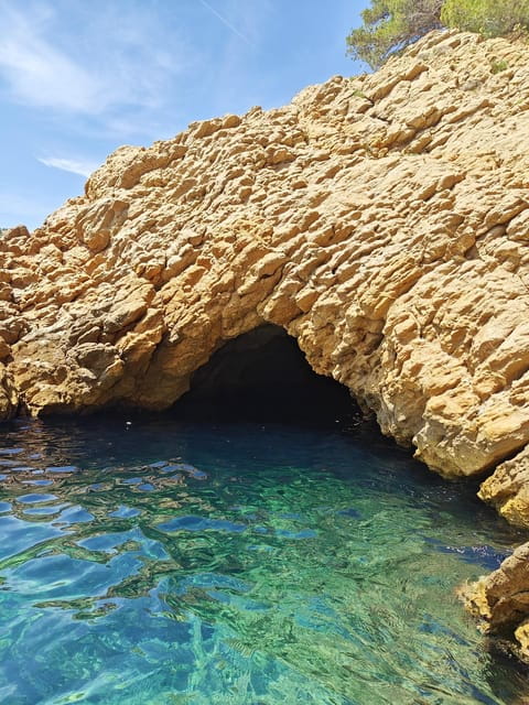 From Marseille to the Calanques Blueues by train, hike, lagoons and villages - Who this tour is perfect for