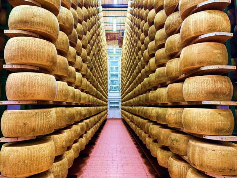 From Milan: Food Valley with Cheese Factory Visit and Lunch - Visiting the Parmigiano Reggiano Dairy Farm