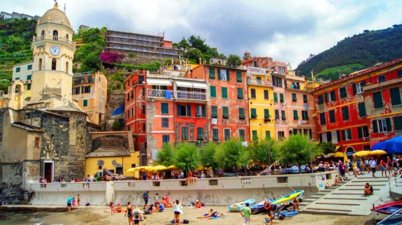 From Montecatini: Cinque Terre con Lucca Guided Tour - Exploring Corniglia and the Unique Charm of Cinque Terre