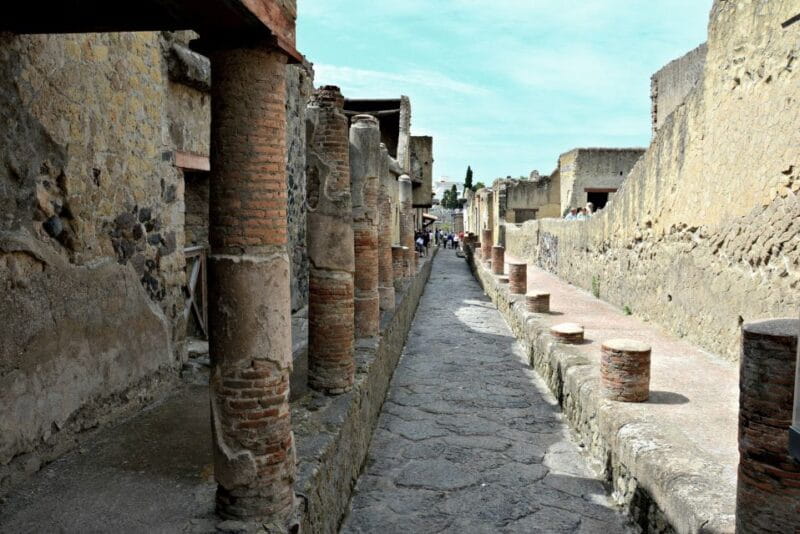 From Naples: 2-Hour Herculaneum Kid-Friendly Tour - Entering the Ancient World with Kids in Herculaneum