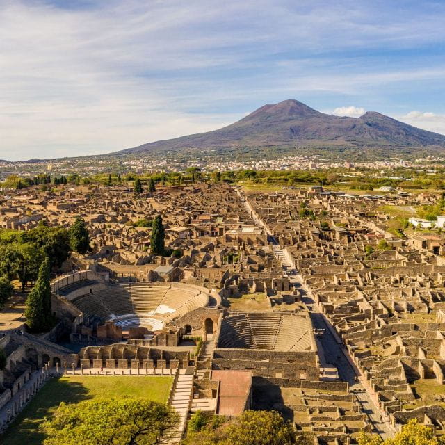 From Naples: Guided Pompei & Mount Vesuvius with Pizza Lunch - Visiting Pompeii: Walking Back in Time