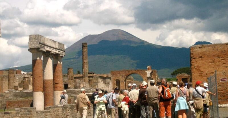 From Naples: Transfer to Positano with Pompeii Guided Tour - Entering the Heart of Pompeii