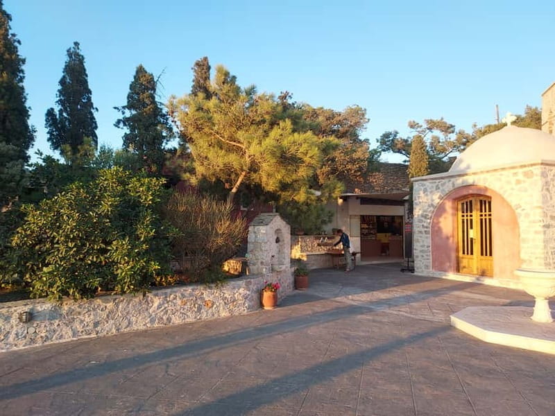 From Oia & Thera: Santorini Villages Guided Tour with Pickup - Discovering Santorini: An In-Depth Look at the Guided Village Tour