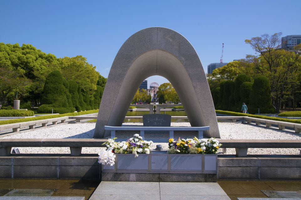 From Osaka or Kyoto: Hiroshima and Miyajima Train & Bus Tour - Hiroshima Sightseeing