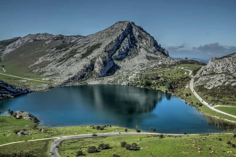 From Oviedo: Covadonga Lakes Day Tour with Guided - Exploring the Covadonga Lakes: A Guided Day in Asturias