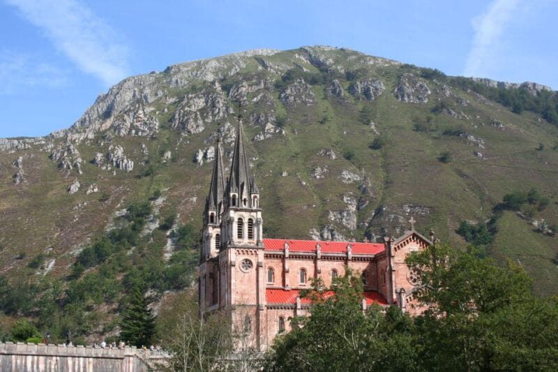 From Oviedo: Covadonga Lakes Day Tour with Guided - Price and Value