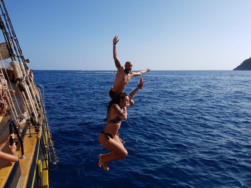 From Palamos: Scenic Boat Trip to Calella De Palafrugell - Meeting Point