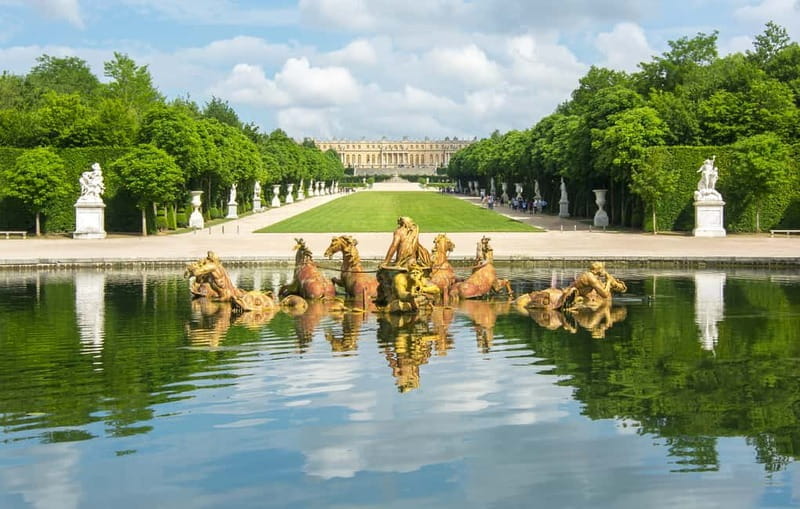 From Paris: Versailles Palace Guided Tour with Bus Transfers - Who Should Consider This Tour?
