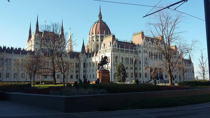 From Pest to Buda Your Essential Tour w/ local guide - Danube Promenade: The Best Photo Shoot Spots