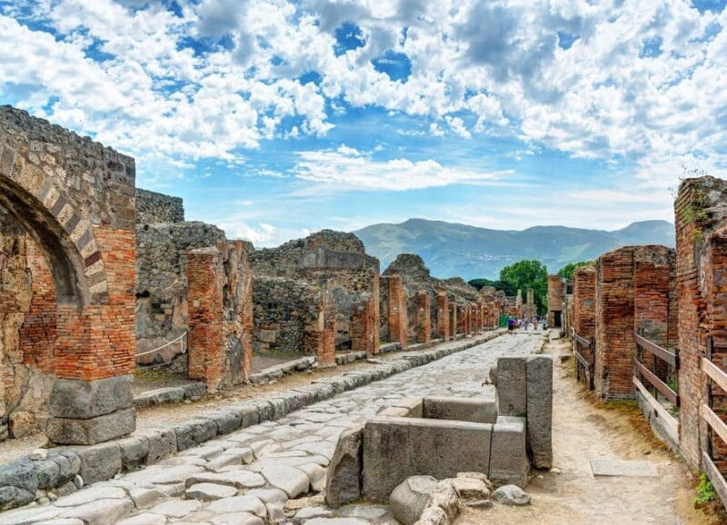 From Pompeii: Walking Tour with Guide in the Excavations - Walking into Pompeii: What to Expect from the Tour