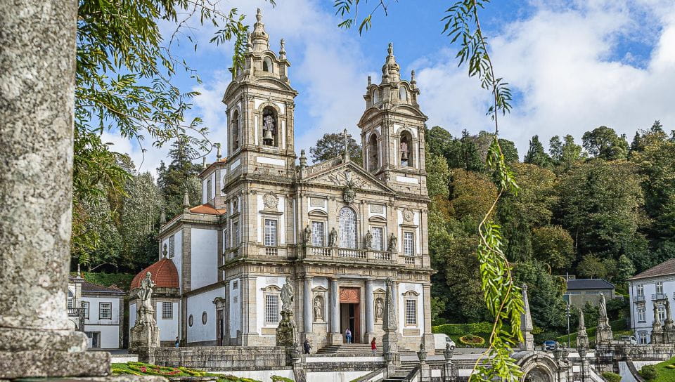 From Porto: Braga & Guimarães Full Day Experience With Lunch - Guimarães Castle and Photo Stops