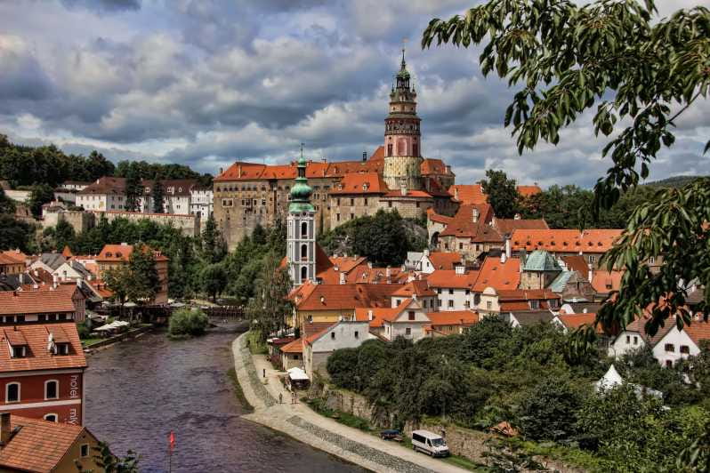 From Prague: eský Krumlov Full-Day Tour with Pickup - Lunch Options: On the River or in the Old Town