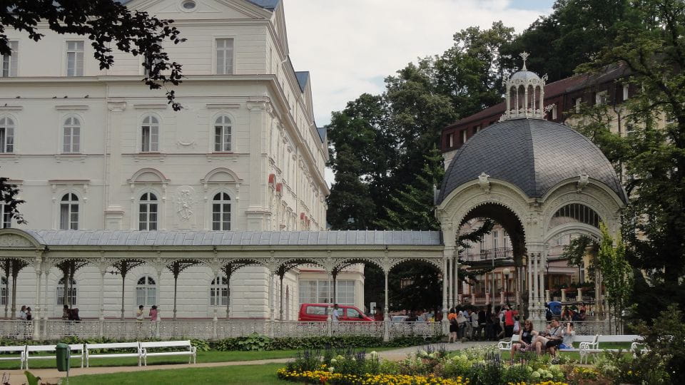 From Prague: Private Karlovy Vary & Crystal Factory Tour - Booking and Payment