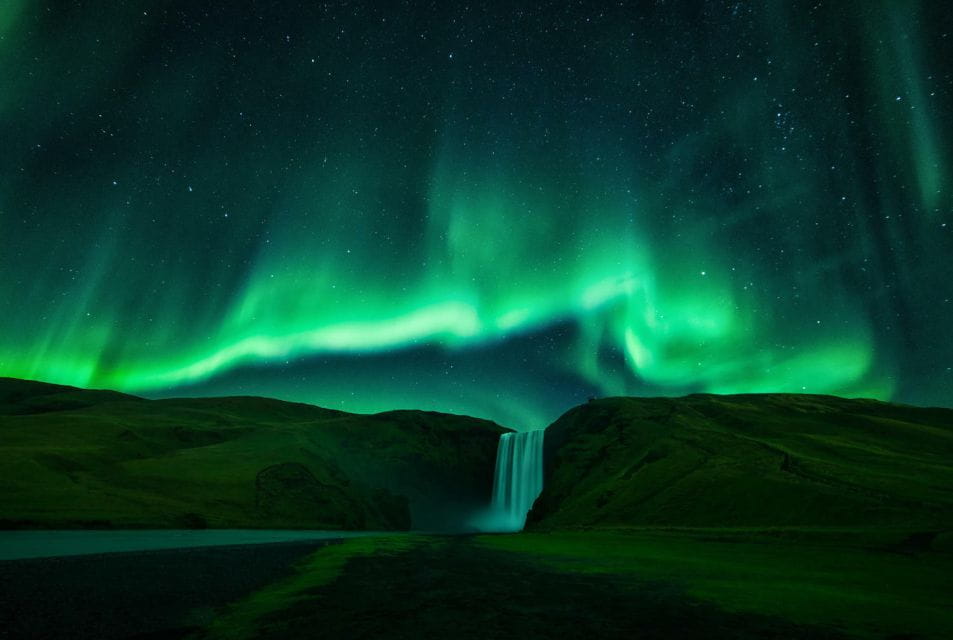 From Reykjavik: Northern Lights & Stargazing Bus Tour - Languages Offered