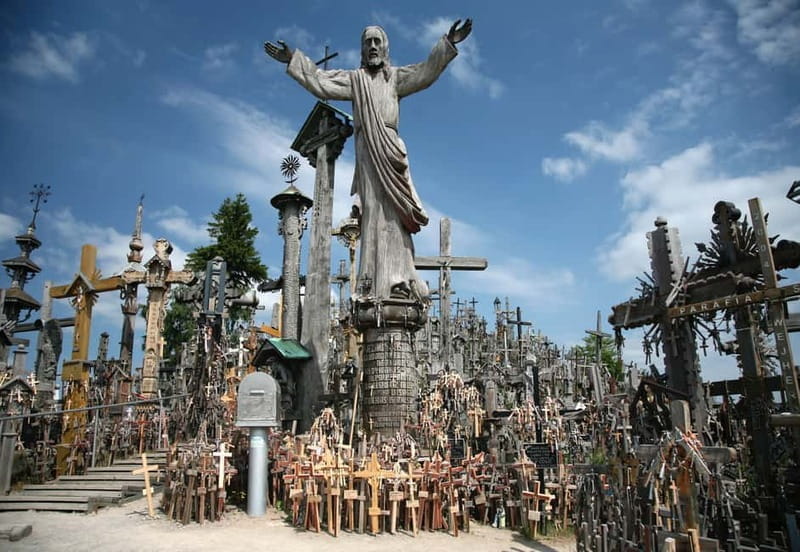 From Riga: Hill of Crosses, Bauska & Rundale Full-Day Tour - Starting at the Hill of Crosses: A Place of Deep Faith
