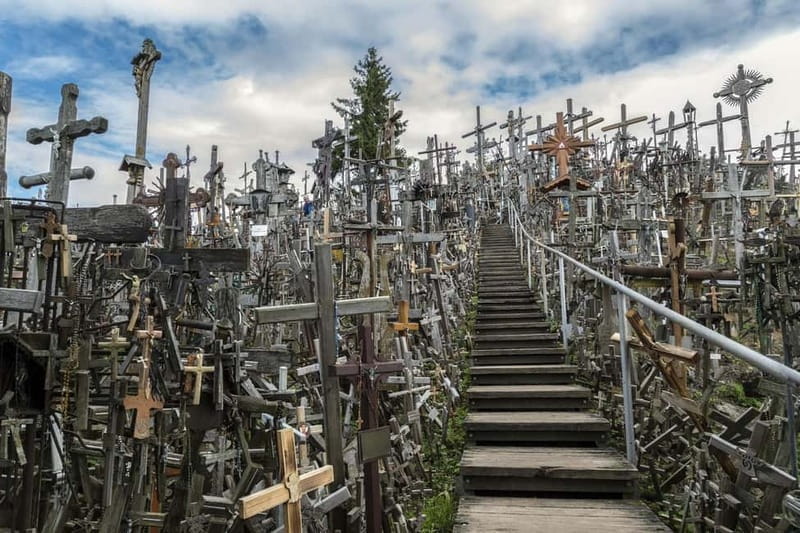 From Riga: Hill of Crosses & Enchanting Jelgava Group Tour - Photo Stop at the Latvia-Lithuania Border