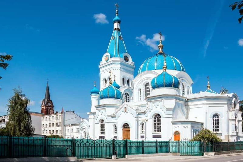 From Riga: Hill of Crosses & Enchanting Jelgava Group Tour - Visiting Jelgava: A Cozy Latvian Town