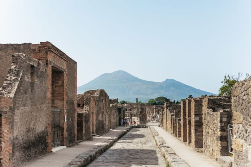 From Rome: Pompeii and Mount Vesuvius Day Trip with Lunch - Exploring Pompeii: Walking Through 2,000 Years of History