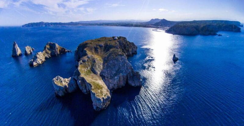 From Roses: Medes Islands Boat Tour with El Estartit Visit - Exploring the Medes Islands by Catamaran: An Authentic Coastal Experience