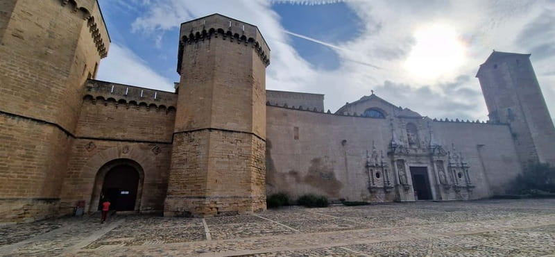 From Salou: Tour Poblet Monastery with hotel pickup - The Experience: Pros, Cons, and Practical Tips