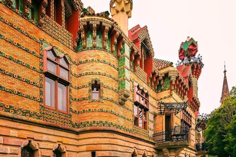 From Santander: Capricho Gaudí with entrance, Santillana and Redwood Forest. - Key Points / Takeaways