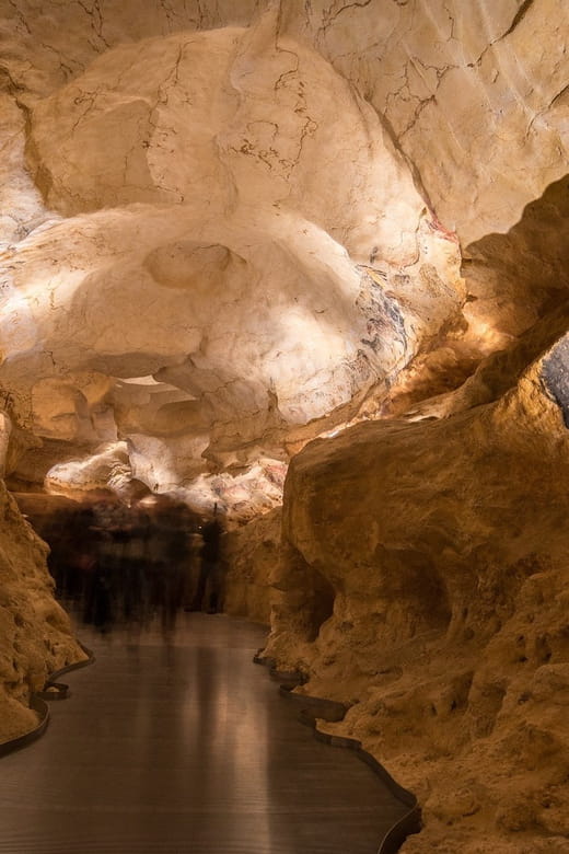 From Sarlat-la-Canéda: Lascaux IV and Cave Art Full-Day Tour - Entering the World of Prehistoric Art: The Itinerary Breakdown