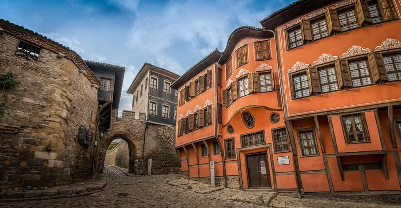 From Sofia: Full-Day Tour to Plovdiv and Asen's Fortress - Discovering Plovdiv: A Walk Through History and Charm