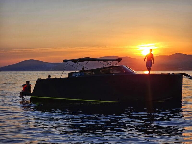 From Split: PRIVATE Sunset Powerboat Cruise with Drinks - Price and Logistics
