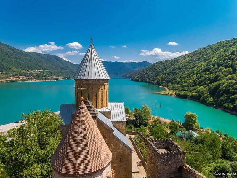 From Tbilisi: Ananuri, Gudauri, and Kazbegi Day Trip - Gudauri Viewpoint & Stepantsminda: The Heart of the Mountains
