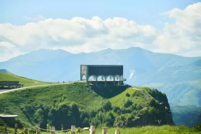 From Tbilisi to Gergeti Kazbegi and Gudauri GuidedGroupTour - The Balance of Time and Flexibility