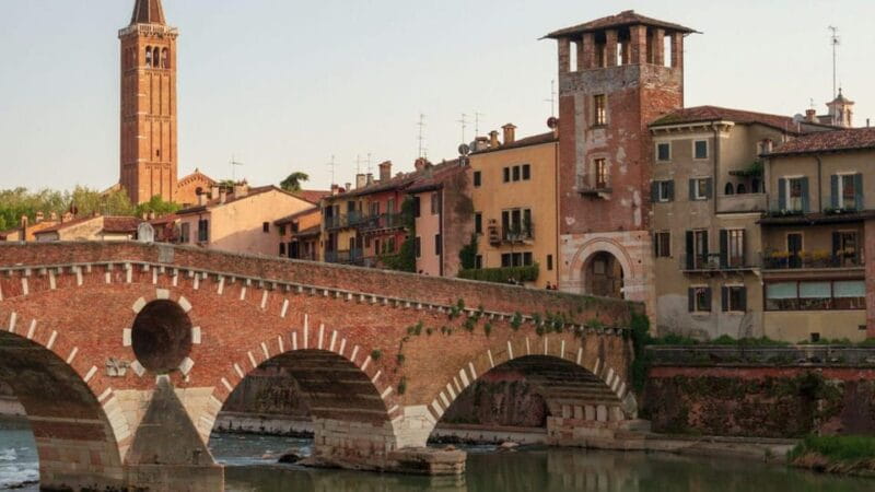 From Venice and Treviso: Verona and Garda Lake Day Tour - Discovering Verona: The City of Love