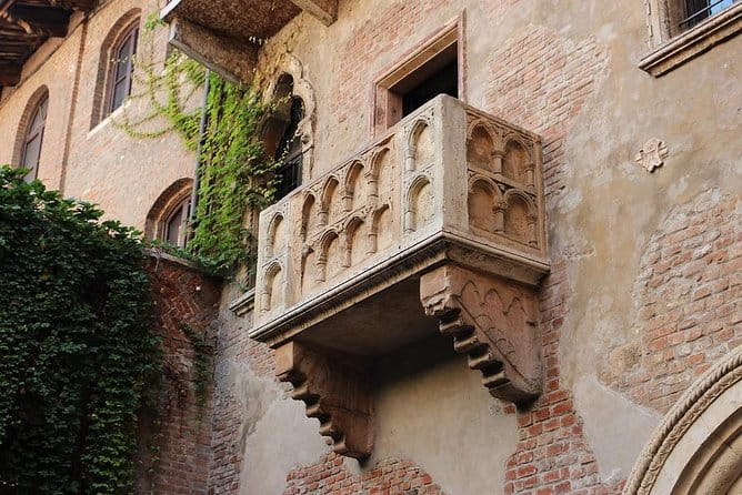 From Venice: Private Tour of Verona - Piazza delle Erbe: Verona’s Living Heart