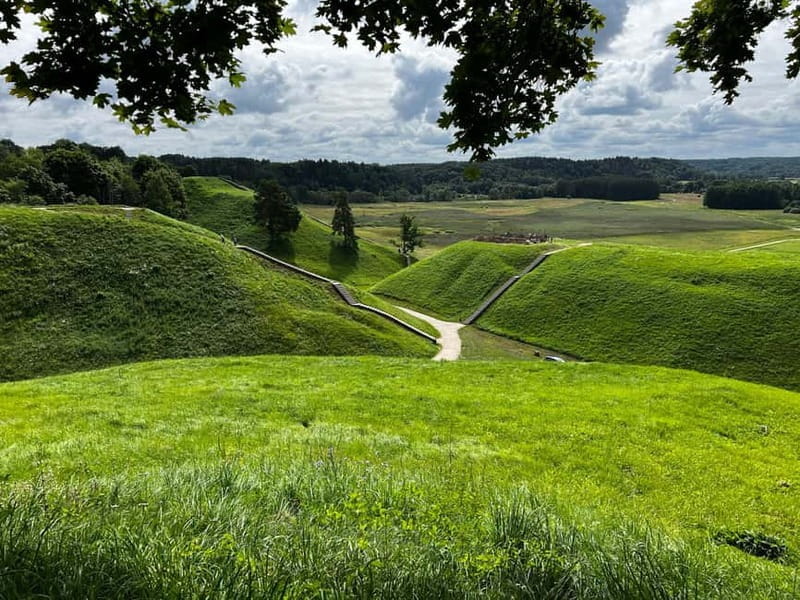 From Vilnius: Hill of Crosses, Pakruojis Manor & Kernav - FAQ