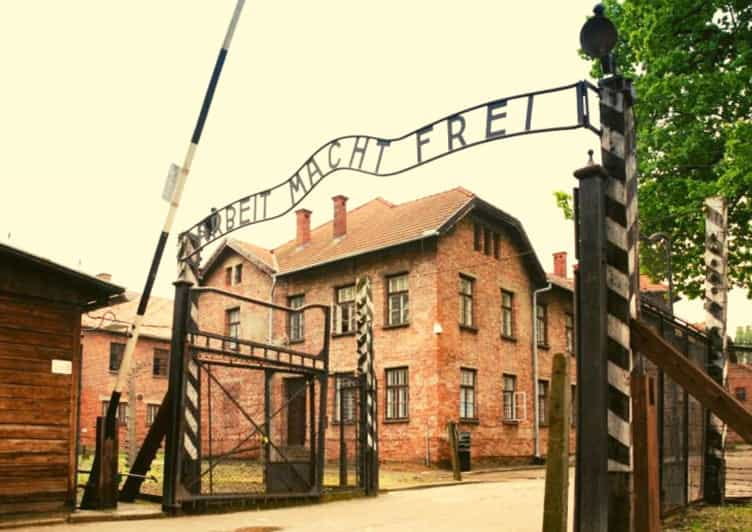 From Warsaw: Auschwitz Day Tour by Private Car with Lunch - Exploring Auschwitz: What to Expect