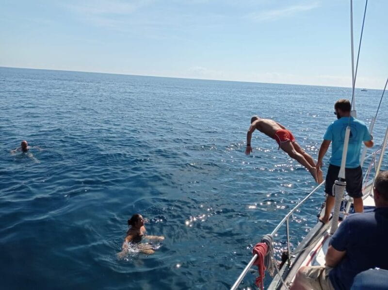 Fuengirola: Dolphin-Watching Sailing Tour with Drinks - Discovering the Fuengirola Dolphin-Watching Sailing Tour