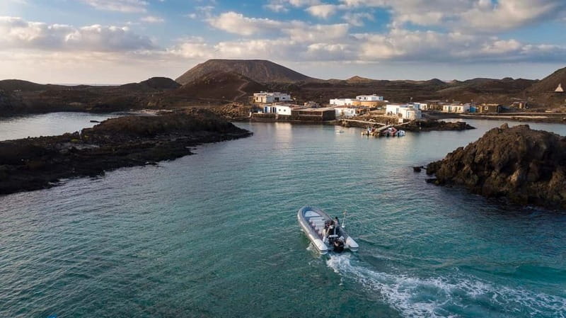 Fuerteventura: 1 hour private mini-cruise on Lobos Island - Fuerteventura: 1 Hour Private Mini-Cruise on Lobos Island