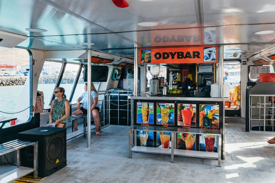 Fuerteventura: Glass Bottom Boat Cruise With Lunch & Drinks - Language and Group Information