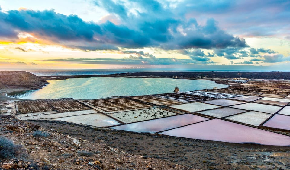 Fuerteventura: Round-Trip or 1-Way Ferry Ticket to Lanzarote - Ferry Experience and Amenities