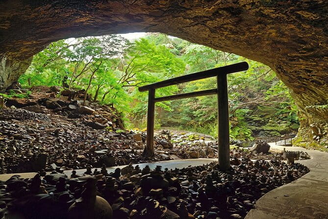 Fukuoka Takachiho Gorge, Amano Iwato and Scenic Train Tour - Visiting Amano Iwato Shrine