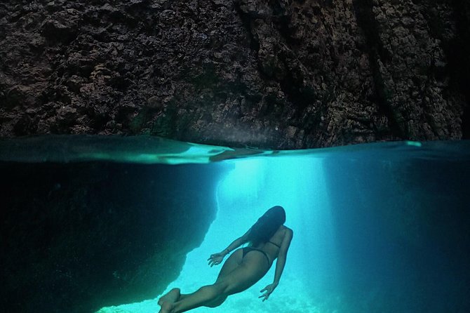 FULL CAVE & SAFARI EXPERIENCE by KAYAK - Cliff Jumping Thrill