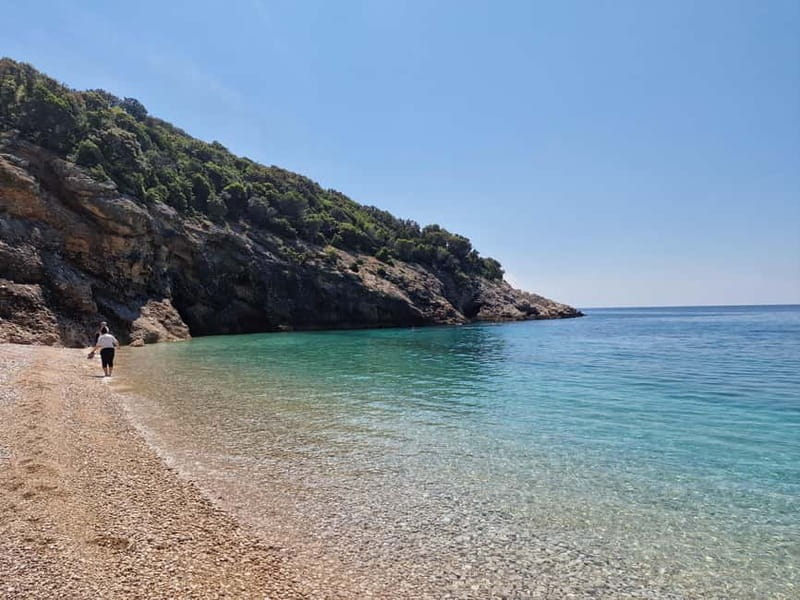 Full day boat-trip Medulin, blue Cave, Cres + dolphin search - The onboard lunch: Simple but satisfying